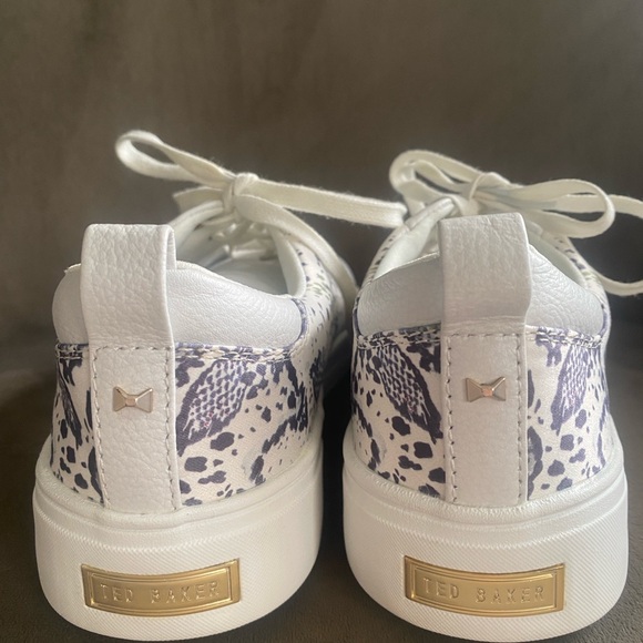 New Ted Baker Printed Lace Up Trainer - Picture 4 of 8
